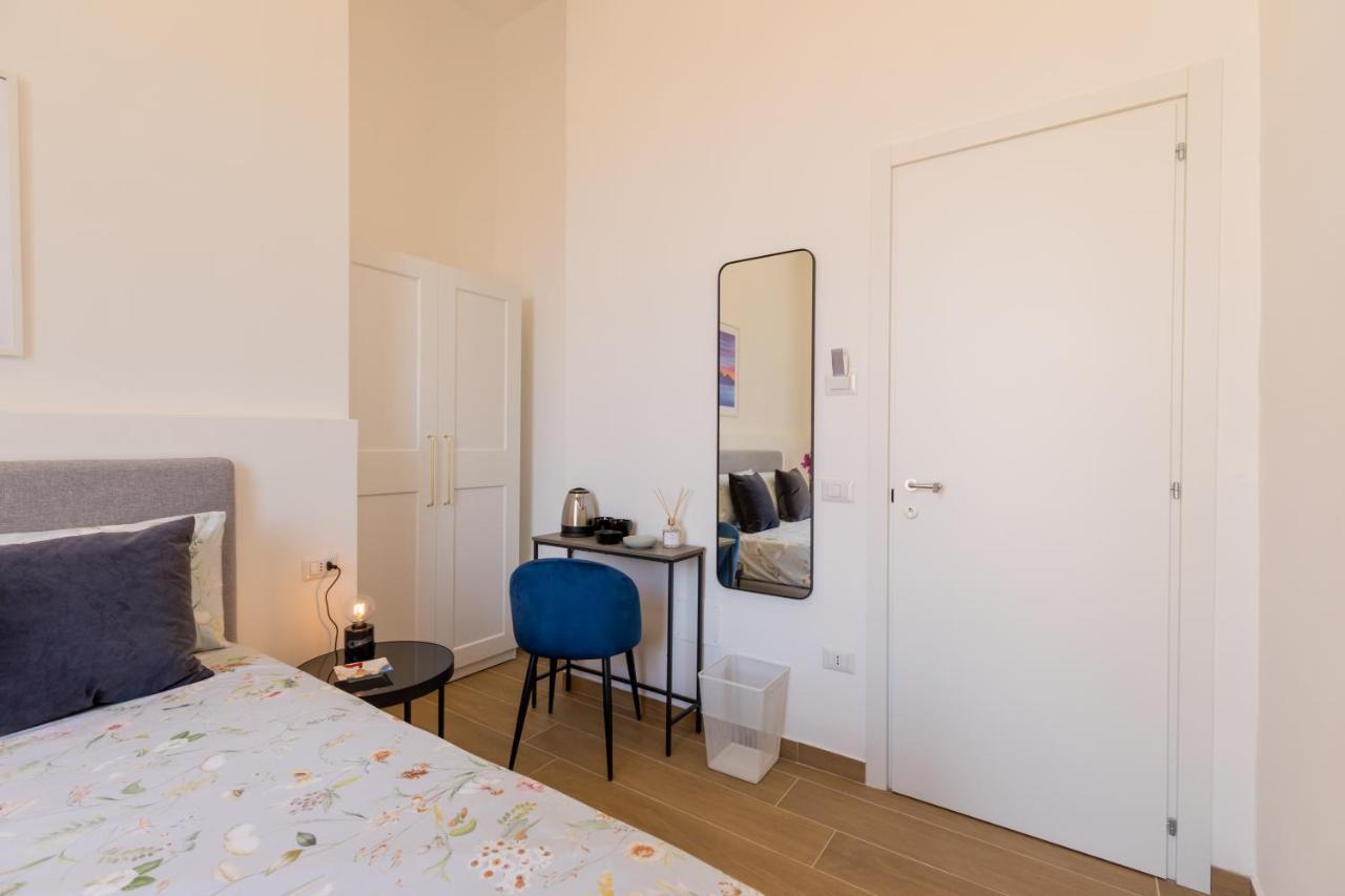 Blu Parthenope Suites Napoli Bagian luar foto