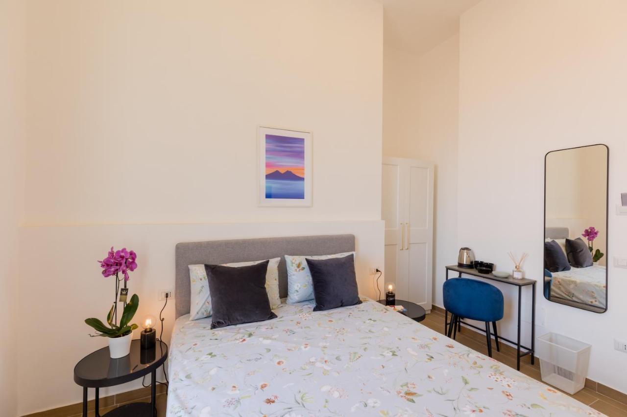 Blu Parthenope Suites Napoli Bagian luar foto